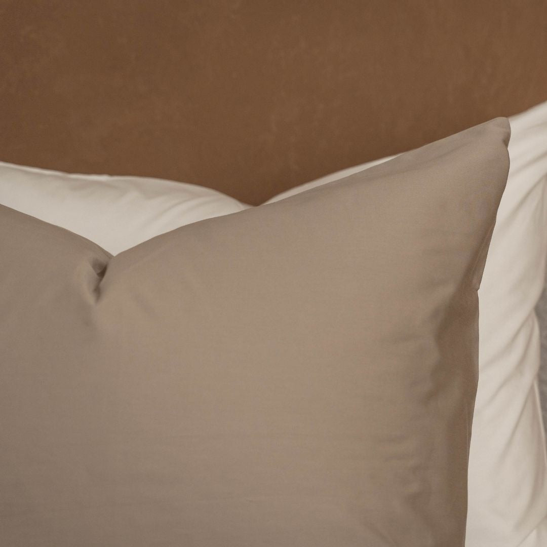 Kayori dekbedovertrek Dona – 100% katoensatijn – taupe
