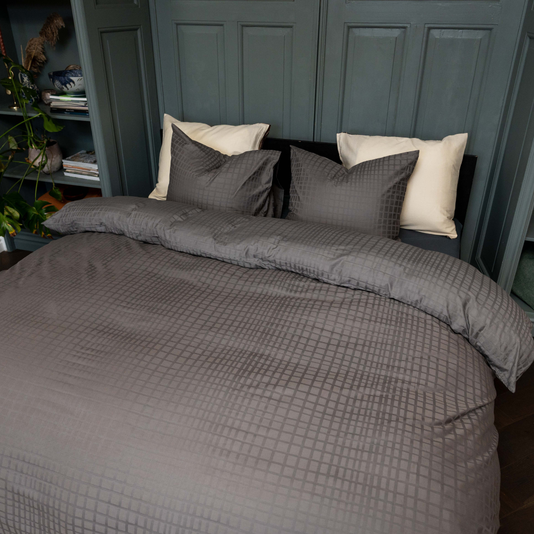 Kayori dekbedovertrek Kora Katoensatijn 100% katoen antraciet