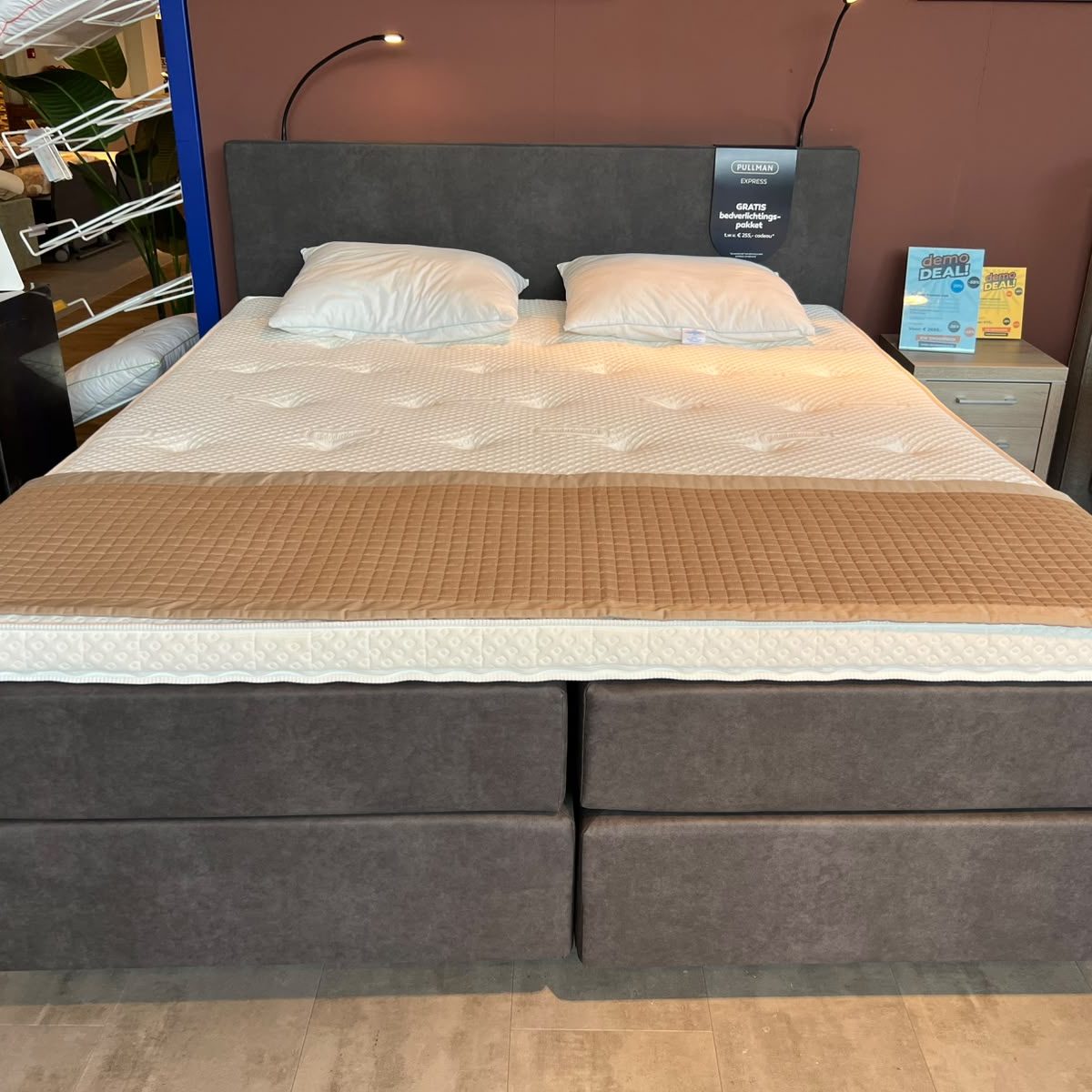 Pullman Express vlakke boxspring 180x210 cm showroommodel Harderwijk