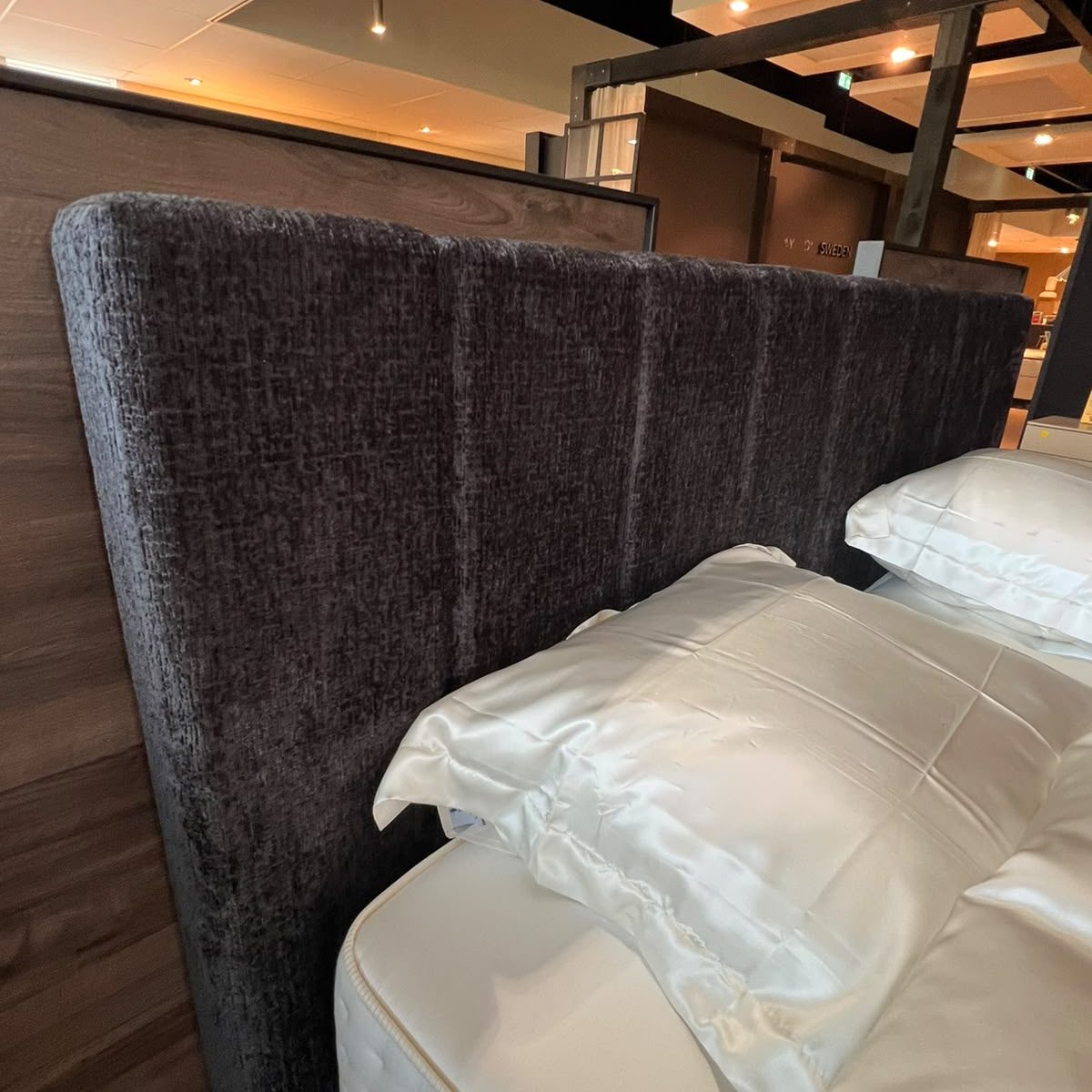 Detail van Pullman New Orleans hoofdbord showroommodel Harderwijk