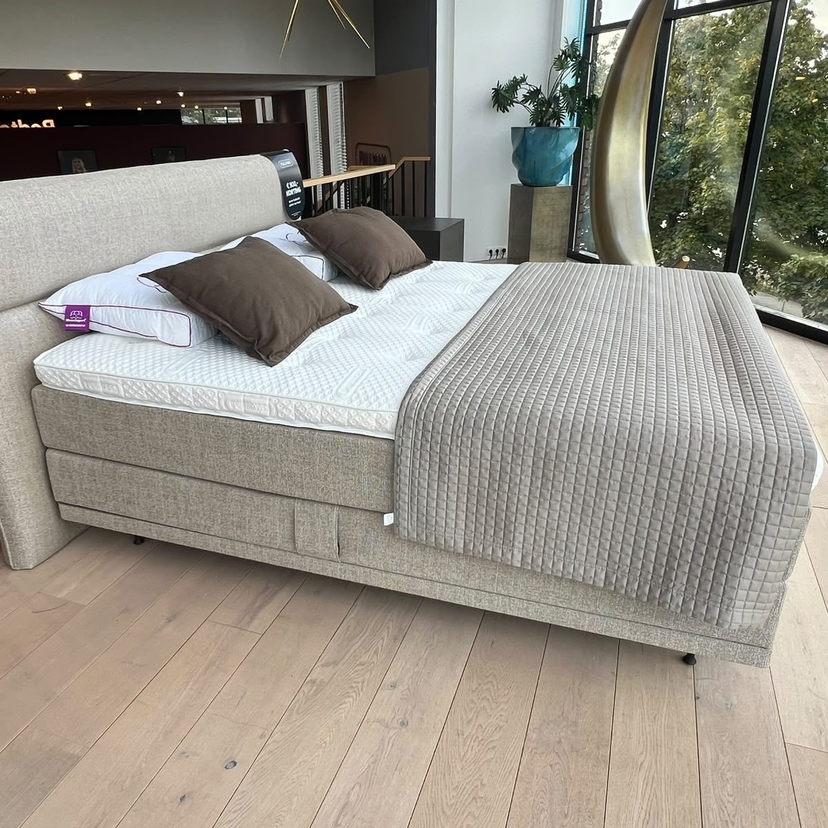 Pullman Orlando verstelbare boxspring showroommodel Harderwijk